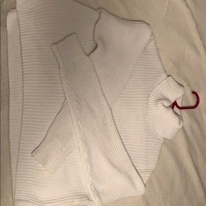 White crop top sweater 🌼marked down price🌼